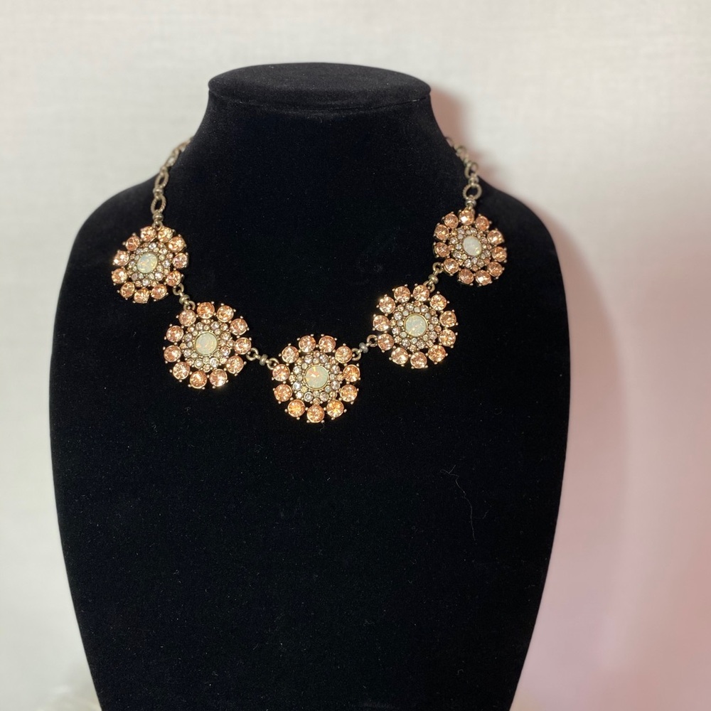 Beautiful fashion necklace with crystal flowers.